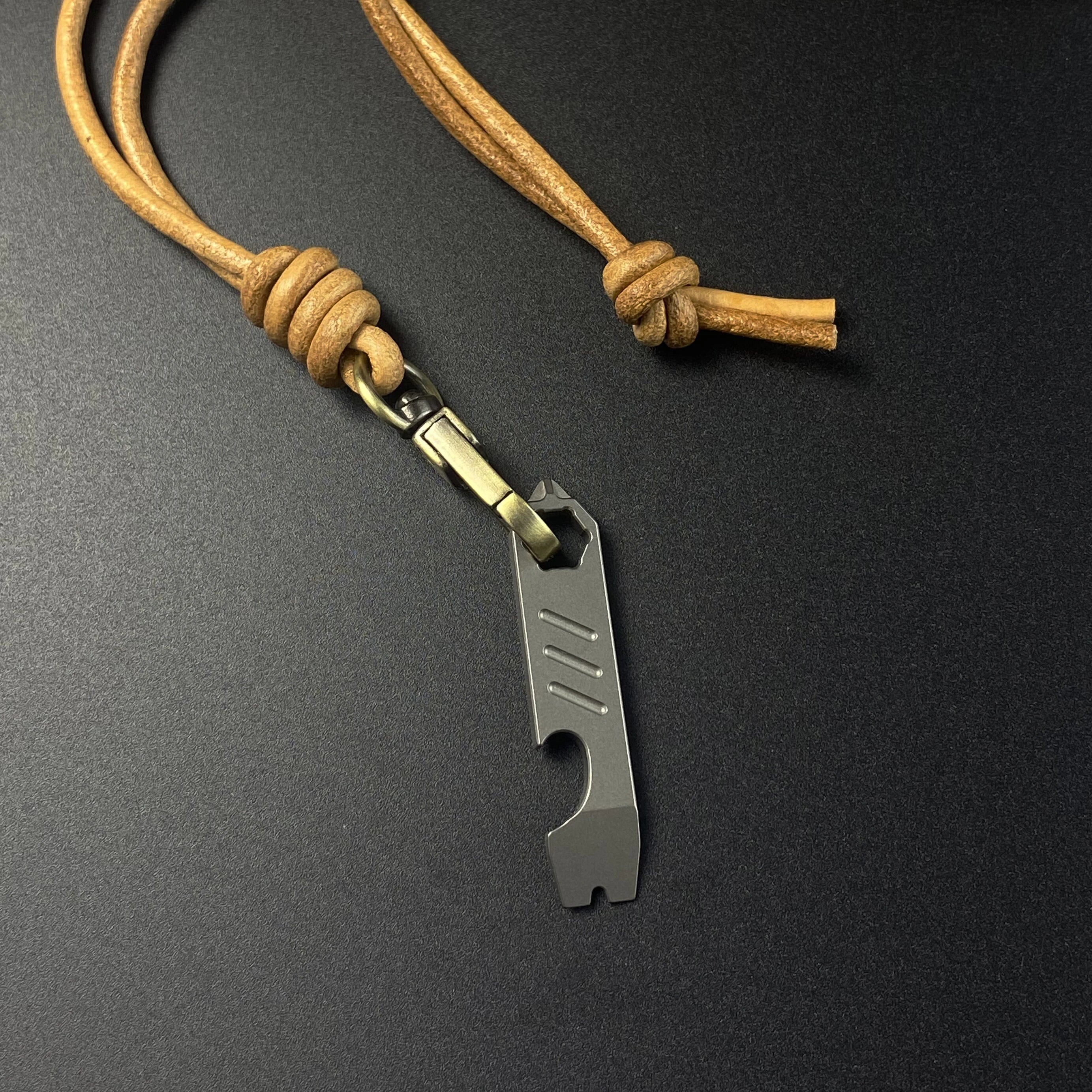 Outdoor EDC practical tools, multi-functional crowbars, beer bottle openers, key accessories, outdoor camping pocket tools